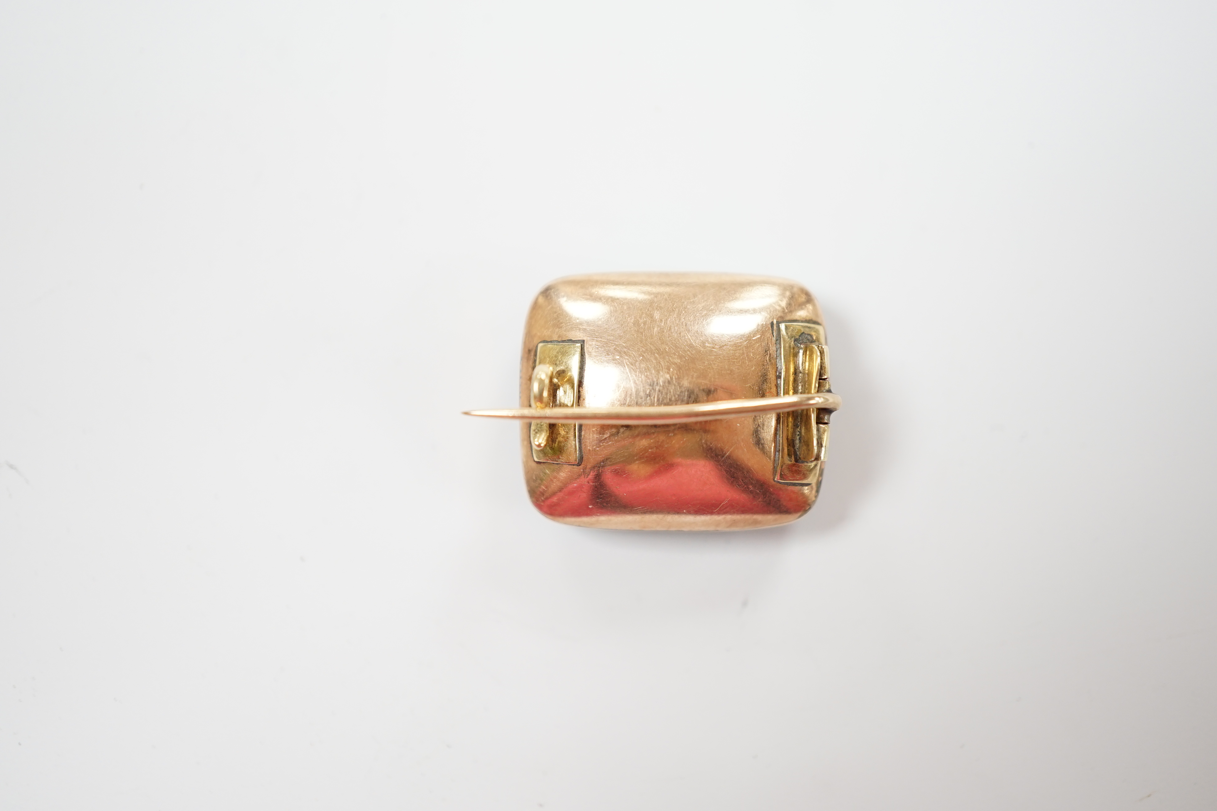 A Victorian yellow metal and green paste set brooch, 20mm.